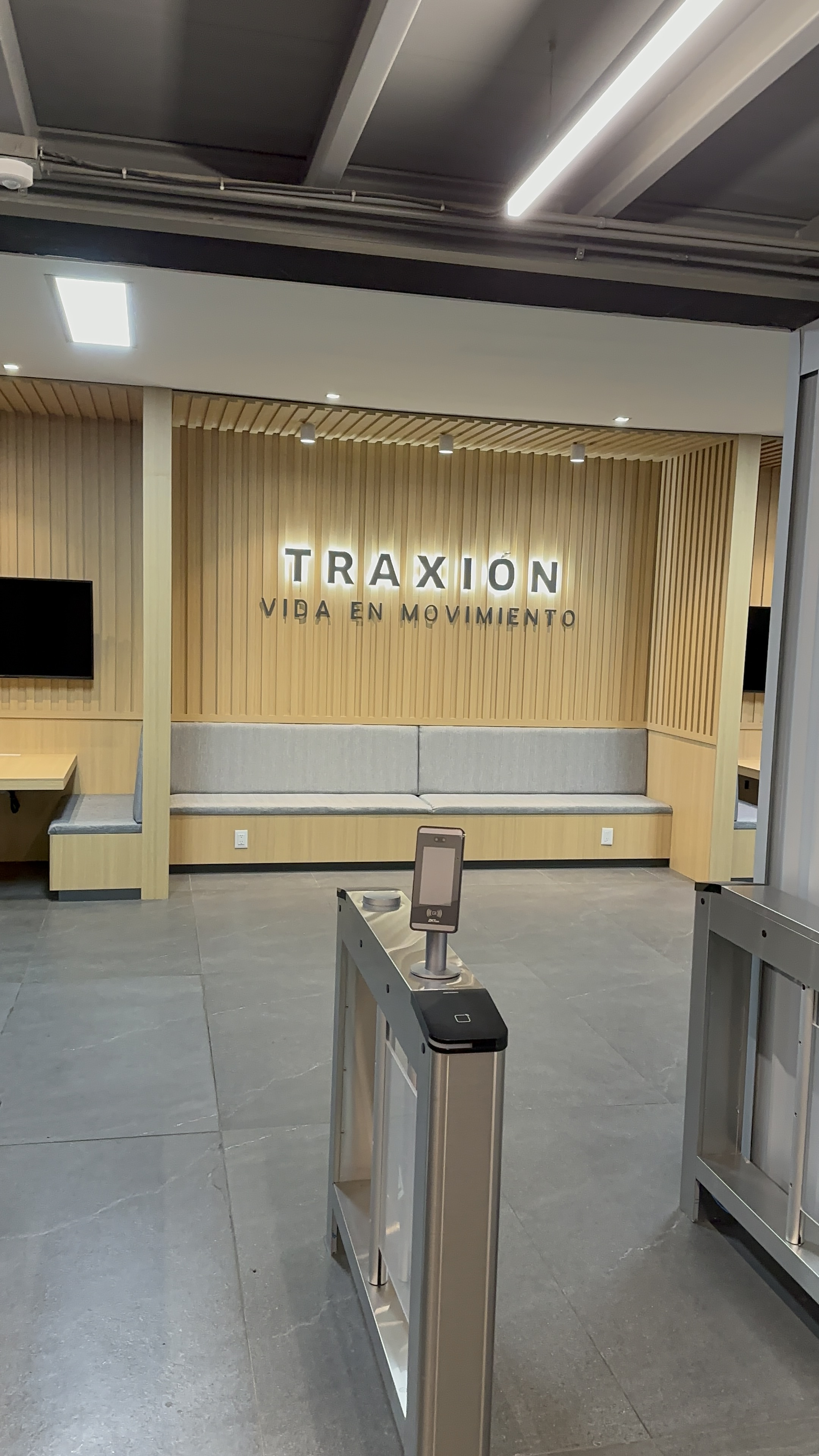 Puerta Automatica Garfuza HH 200 | Traxion Corporativo